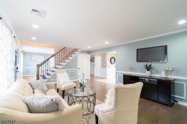 8 Dahlia Rd, Franklin Twp., NJ 08873