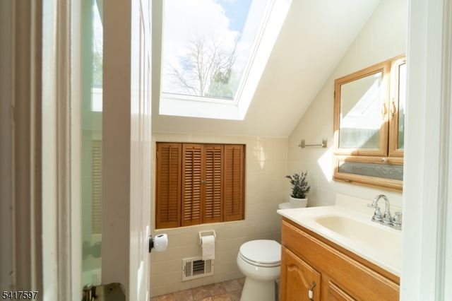 8 Dahlia Rd, Franklin Twp., NJ 08873