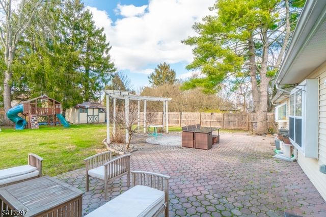 8 Dahlia Rd, Franklin Twp., NJ 08873