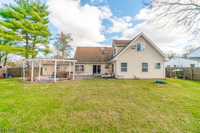 8 Dahlia Rd, Franklin Twp., NJ 08873