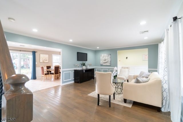 8 Dahlia Rd, Franklin Twp., NJ 08873