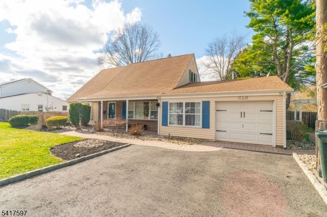 8 Dahlia Rd, Franklin Twp., NJ 08873