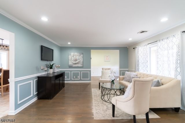 8 Dahlia Rd, Franklin Twp., NJ 08873