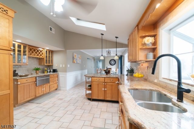 8 Dahlia Rd, Franklin Twp., NJ 08873