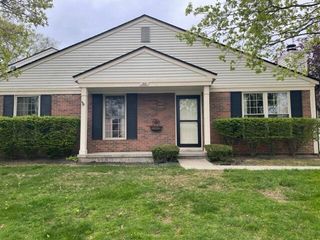 1581 Dover Hill North Hill, Walled Lake, MI 48390