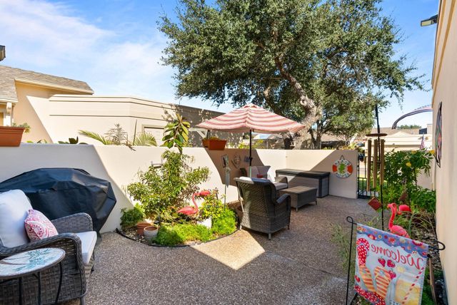 111 Sugar Creek Drive, Rockport, TX 78382