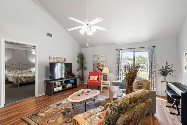 111 Sugar Creek Drive, Rockport, TX 78382