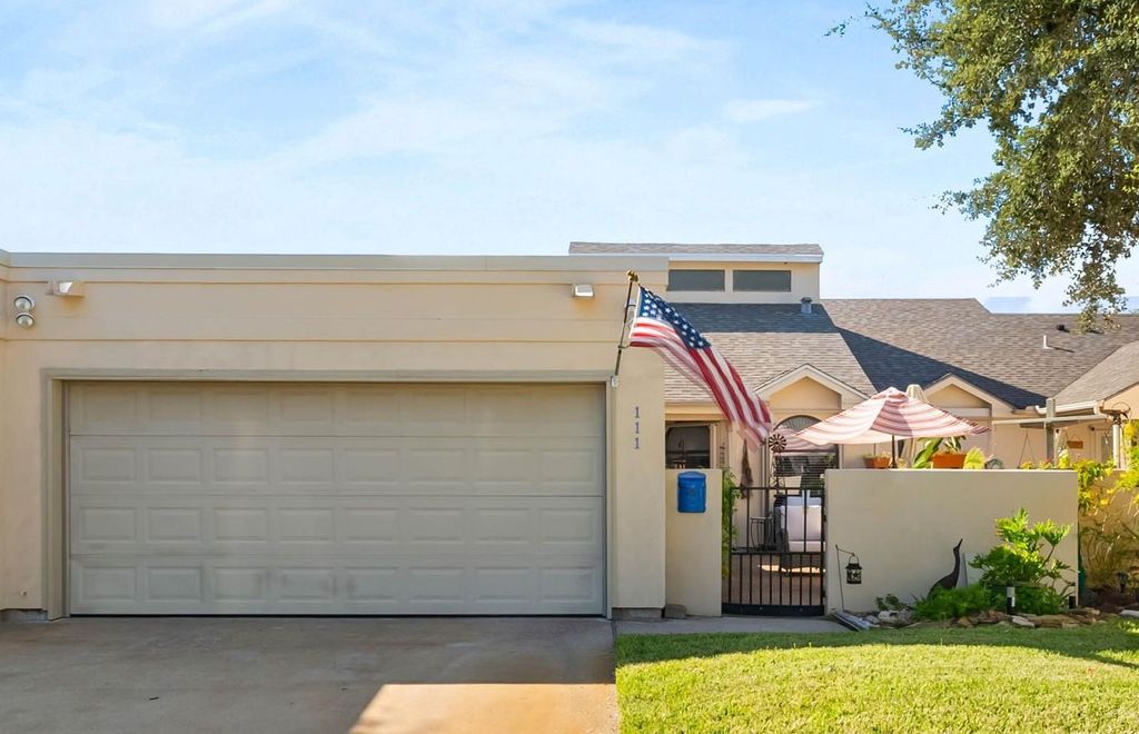 111 Sugar Creek Drive, Rockport, TX 78382