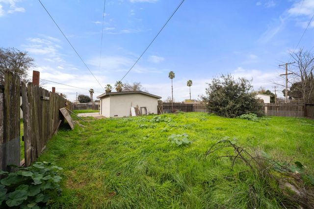 1500 Thorsen, Modesto, CA 95355