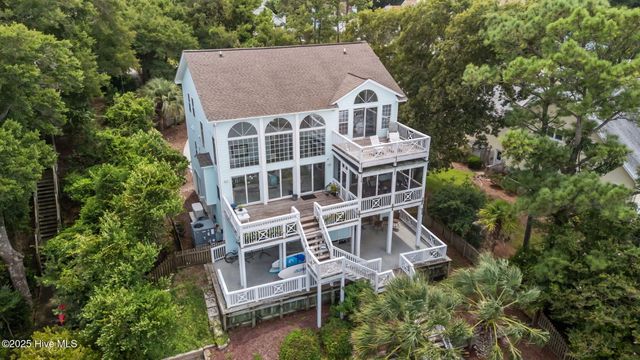 8722 Emerald Plantation Road, Emerald Isle, NC 28594