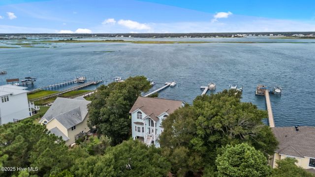 8722 Emerald Plantation Road, Emerald Isle, NC 28594