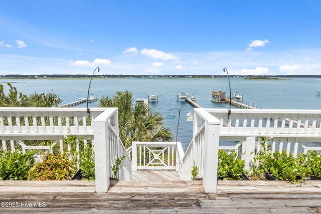 8722 Emerald Plantation Road, Emerald Isle, NC 28594