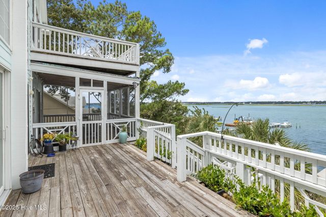 8722 Emerald Plantation Road, Emerald Isle, NC 28594