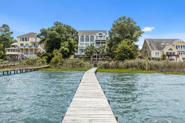 8722 Emerald Plantation Road, Emerald Isle, NC 28594