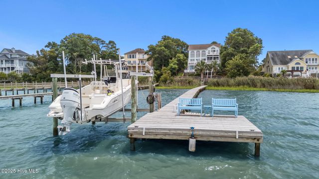 8722 Emerald Plantation Road, Emerald Isle, NC 28594
