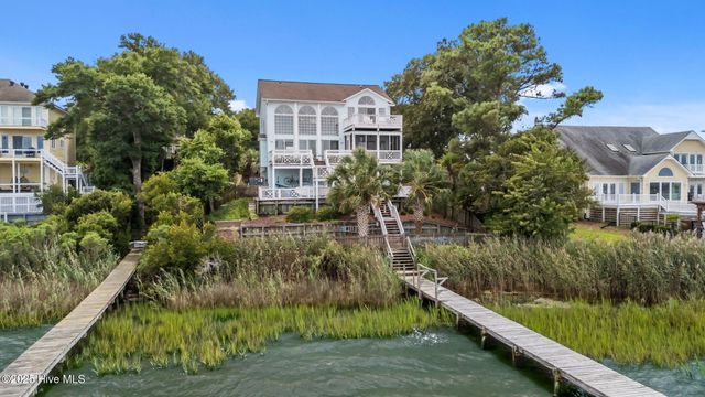 8722 Emerald Plantation Road, Emerald Isle, NC 28594