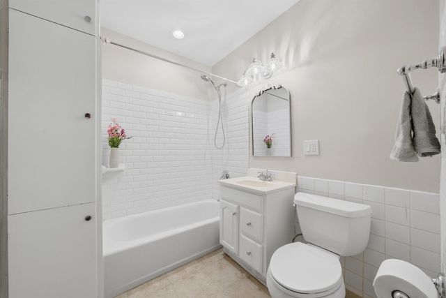 4735 N Kilbourn Avenue 1, Chicago, IL 60630