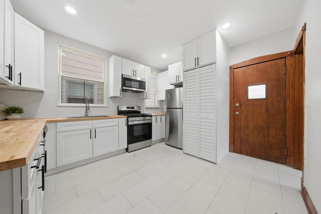 4735 N Kilbourn Avenue 1, Chicago, IL 60630