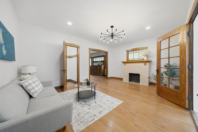 4735 N Kilbourn Avenue 1, Chicago, IL 60630