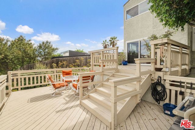 2220 Loveland Drive, Los Angeles, CA 90065