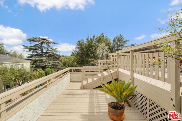 2220 Loveland Drive, Los Angeles, CA 90065