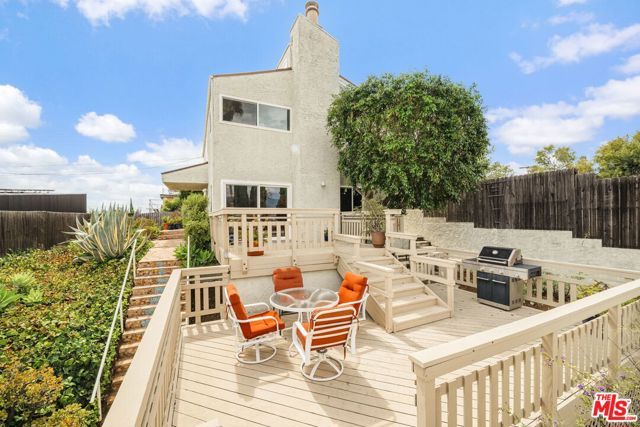 2220 Loveland Drive, Los Angeles, CA 90065