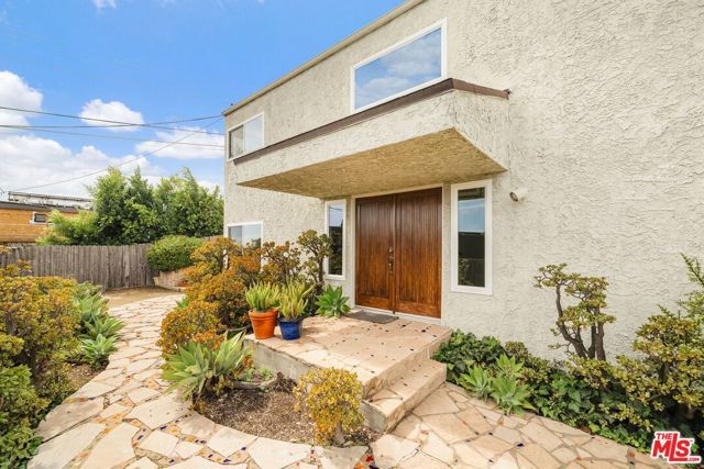 2220 Loveland Drive, Los Angeles, CA 90065