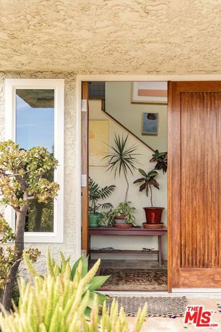 2220 Loveland Drive, Los Angeles, CA 90065