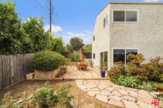 2220 Loveland Drive, Los Angeles, CA 90065