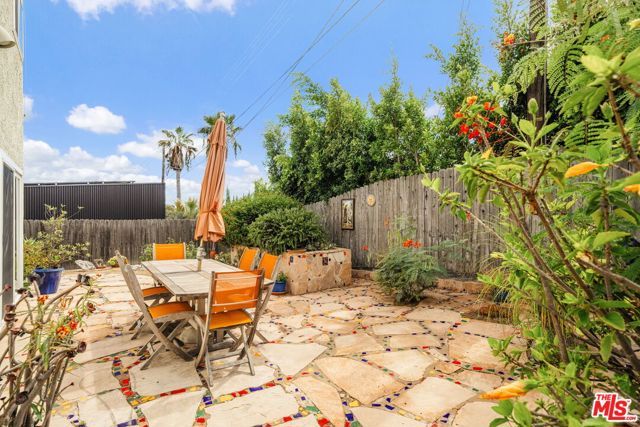 2220 Loveland Drive, Los Angeles, CA 90065