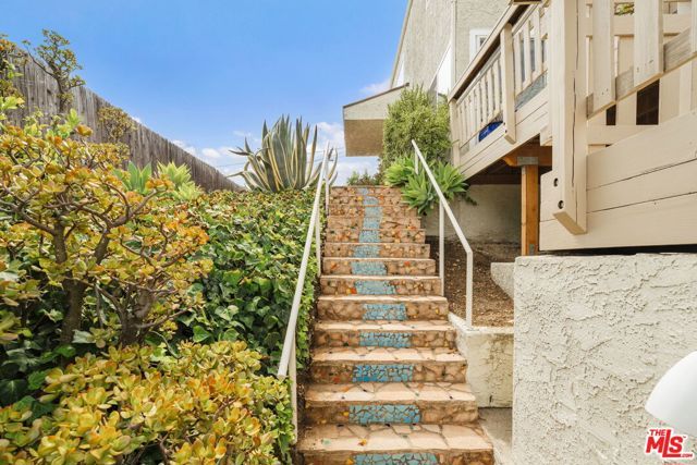 2220 Loveland Drive, Los Angeles, CA 90065