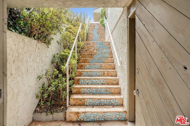 2220 Loveland Drive, Los Angeles, CA 90065