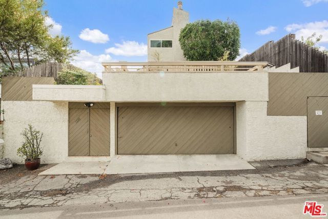 2220 Loveland Drive, Los Angeles, CA 90065