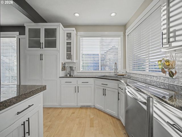 16429 Oak Tree Terrace, Oregon City, OR 97045