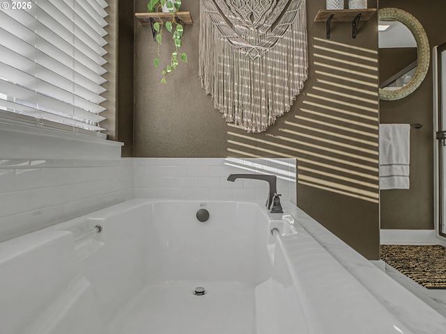 16429 Oak Tree Terrace, Oregon City, OR 97045