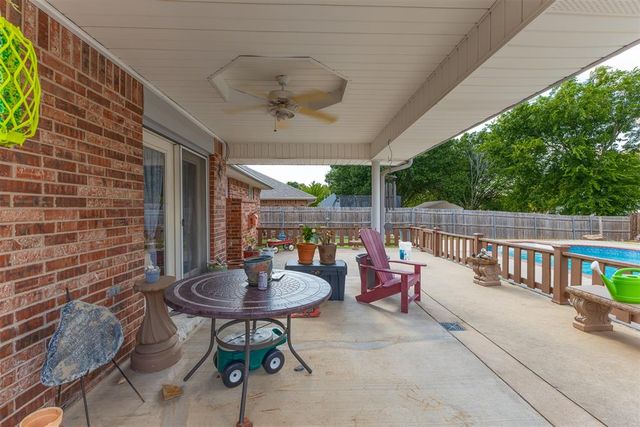 2204 Gray Dove Drive, Shawnee, OK 74804
