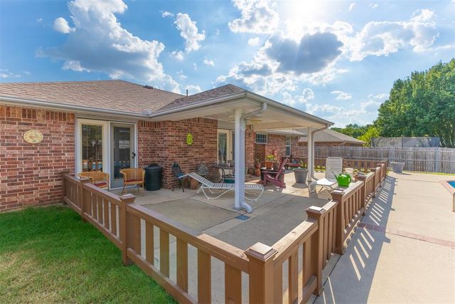 2204 Gray Dove Drive, Shawnee, OK 74804