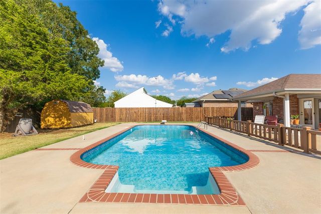 2204 Gray Dove Drive, Shawnee, OK 74804
