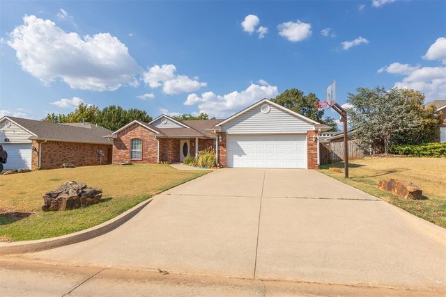 2204 Gray Dove Drive, Shawnee, OK 74804
