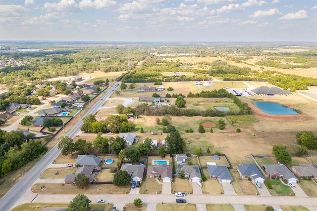 2204 Gray Dove Drive, Shawnee, OK 74804
