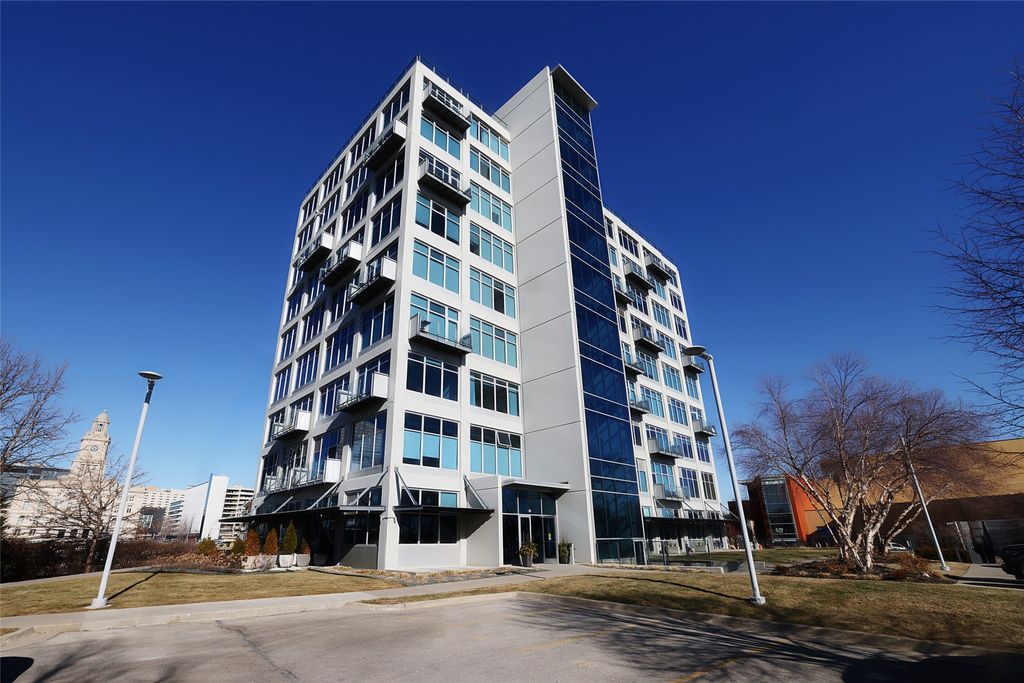 120 SW 5th Street 604, Des Moines, IA 50309