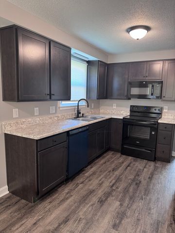 130 Shady Maple Dr, Clarksville, TN 37043