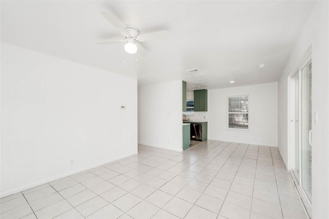 3304 Dolphin CV A, Austin, TX 78704