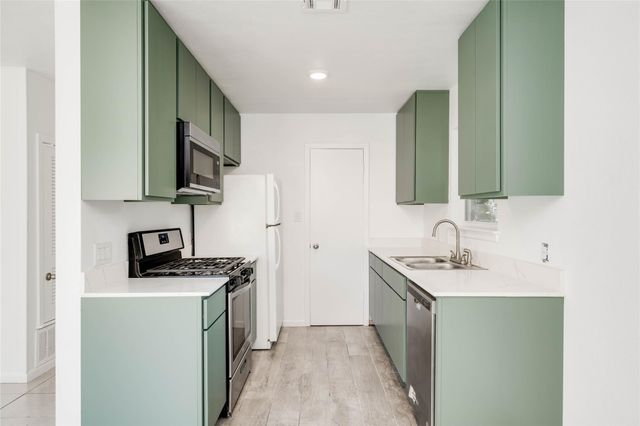 3304 Dolphin CV A, Austin, TX 78704