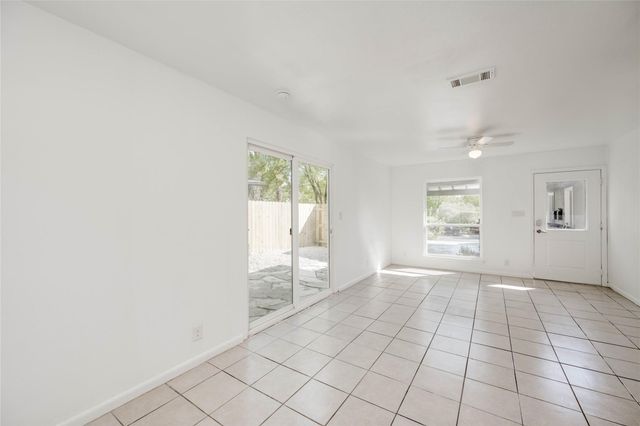 3304 Dolphin CV A, Austin, TX 78704