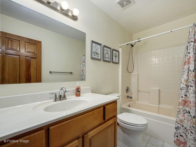 3431 Charlemaine Drive, Aurora, IL 60504