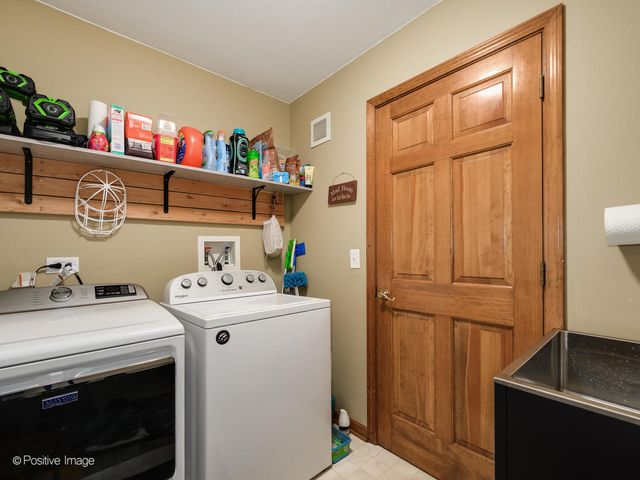 3431 Charlemaine Drive, Aurora, IL 60504