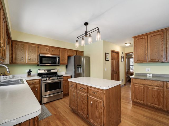 3431 Charlemaine Drive, Aurora, IL 60504