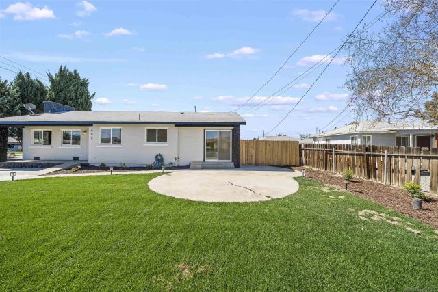 695 S Santa Fe South, Hemet, CA 92543