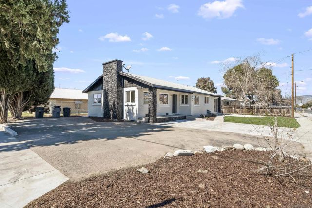 695 S Santa Fe South, Hemet, CA 92543